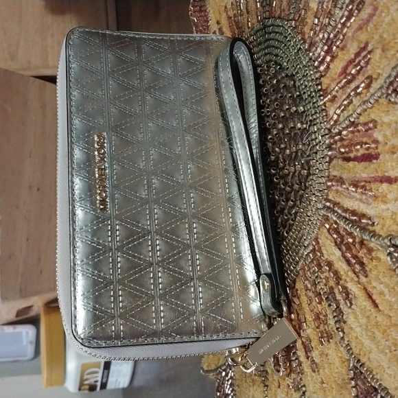 Michael Kors Silver Wristlet Wallet - Picture 1 of 7
